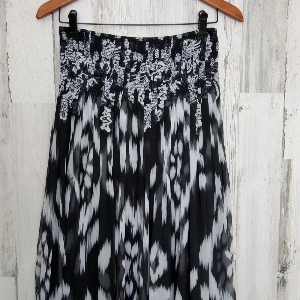 White House/Black Market strapless dress‎